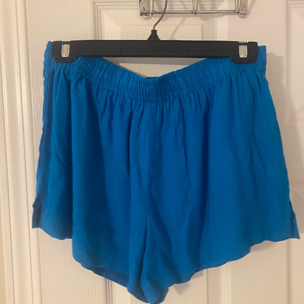 Princess Polly size 8 blue linen shorts.